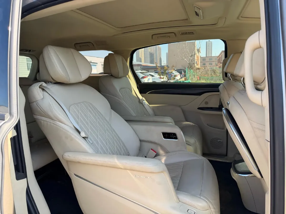 2022 Buick GL8 2.0T 237HP L4 9AT,autocango,china used car exporter,china ev exporter,chinese used car exporter,chinese used ev exporter