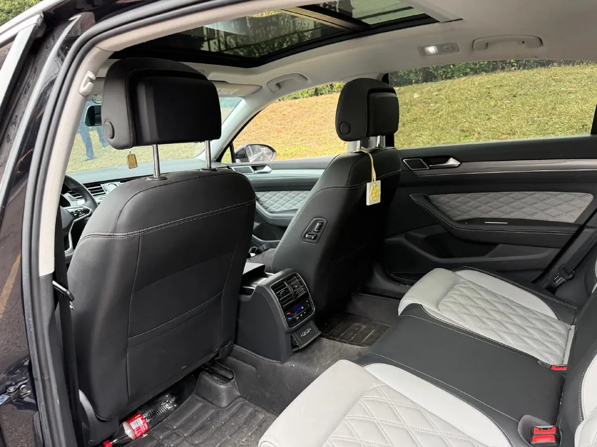 2023 Volkswagen Magotan 2.0T 186HP L4 7DCT,autocango,china used car exporter,china ev exporter,chinese used car exporter,chinese used ev exporter