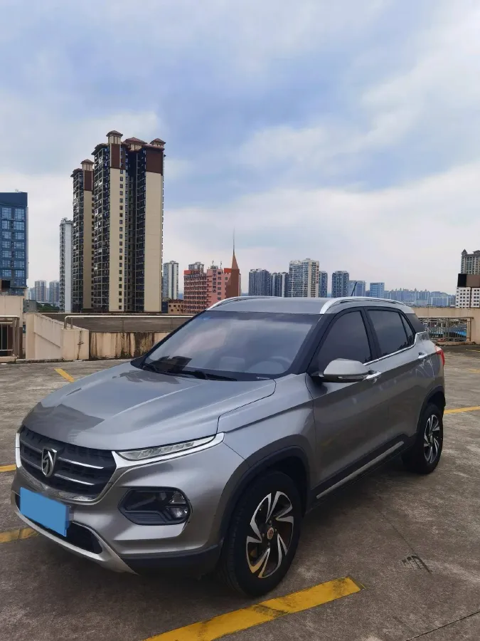 2017 BaoJun 310W 1.5L 105HP L4 6MT,autocango,china used car exporter,china ev exporter,chinese used car exporter,chinese used ev exporter