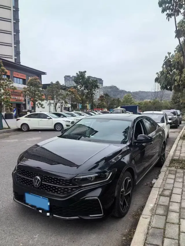 2025 Volkswagen Passat 2.0T 220HP L4 7DCT,autocango,china used car exporter,china ev exporter,chinese used car exporter,chinese used ev exporter