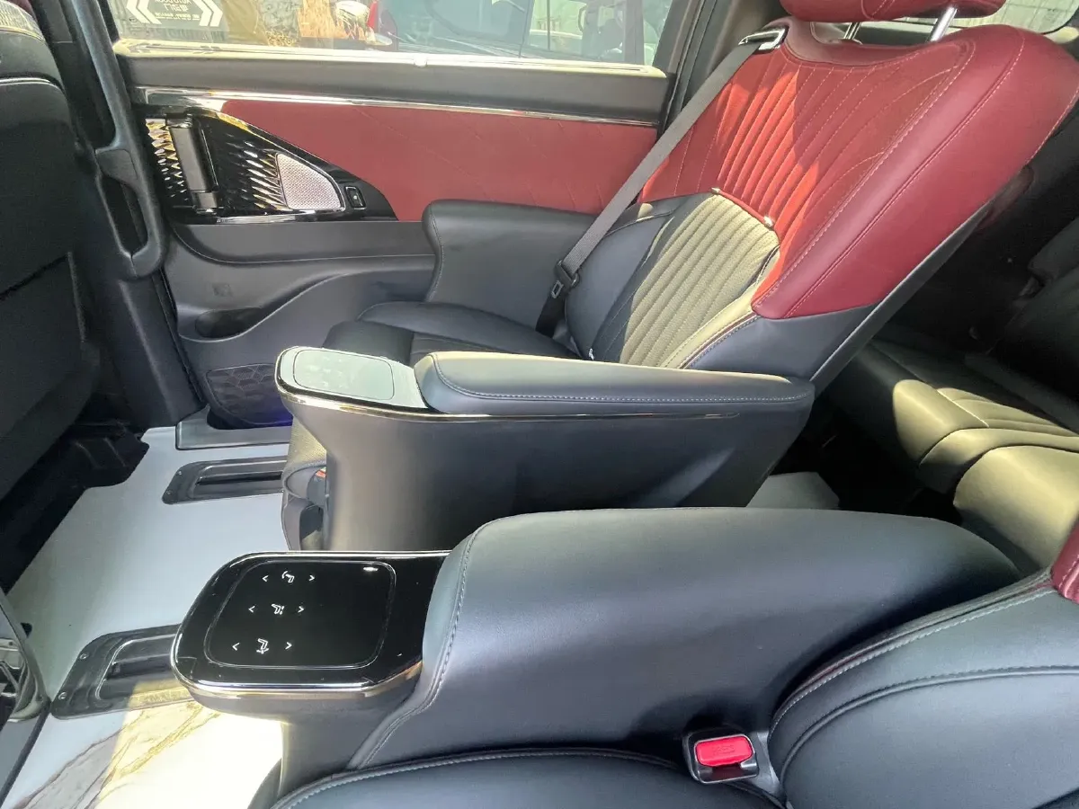 2023 GAC Trumpchi M8 2.0T 252HP L4 8AT,autocango,china used car exporter,china ev exporter,chinese used car exporter,chinese used ev exporter