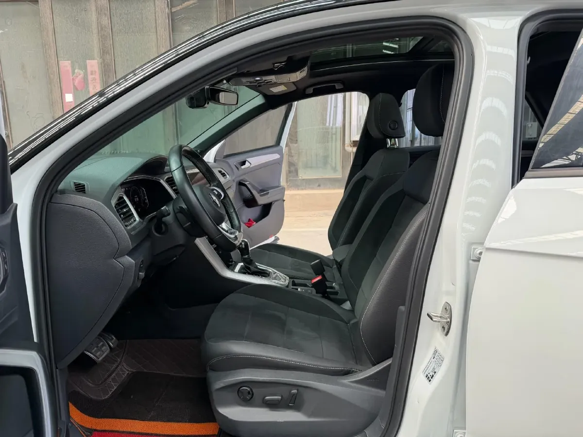 2022 Volkswagen T-Roc 1.4T 150HP L4 7DCT,autocango,china used car exporter,china ev exporter,chinese used car exporter,chinese used ev exporter