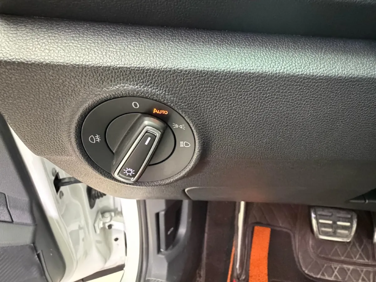 2022 Volkswagen T-Roc 1.4T 150HP L4 7DCT,autocango,china used car exporter,china ev exporter,chinese used car exporter,chinese used ev exporter