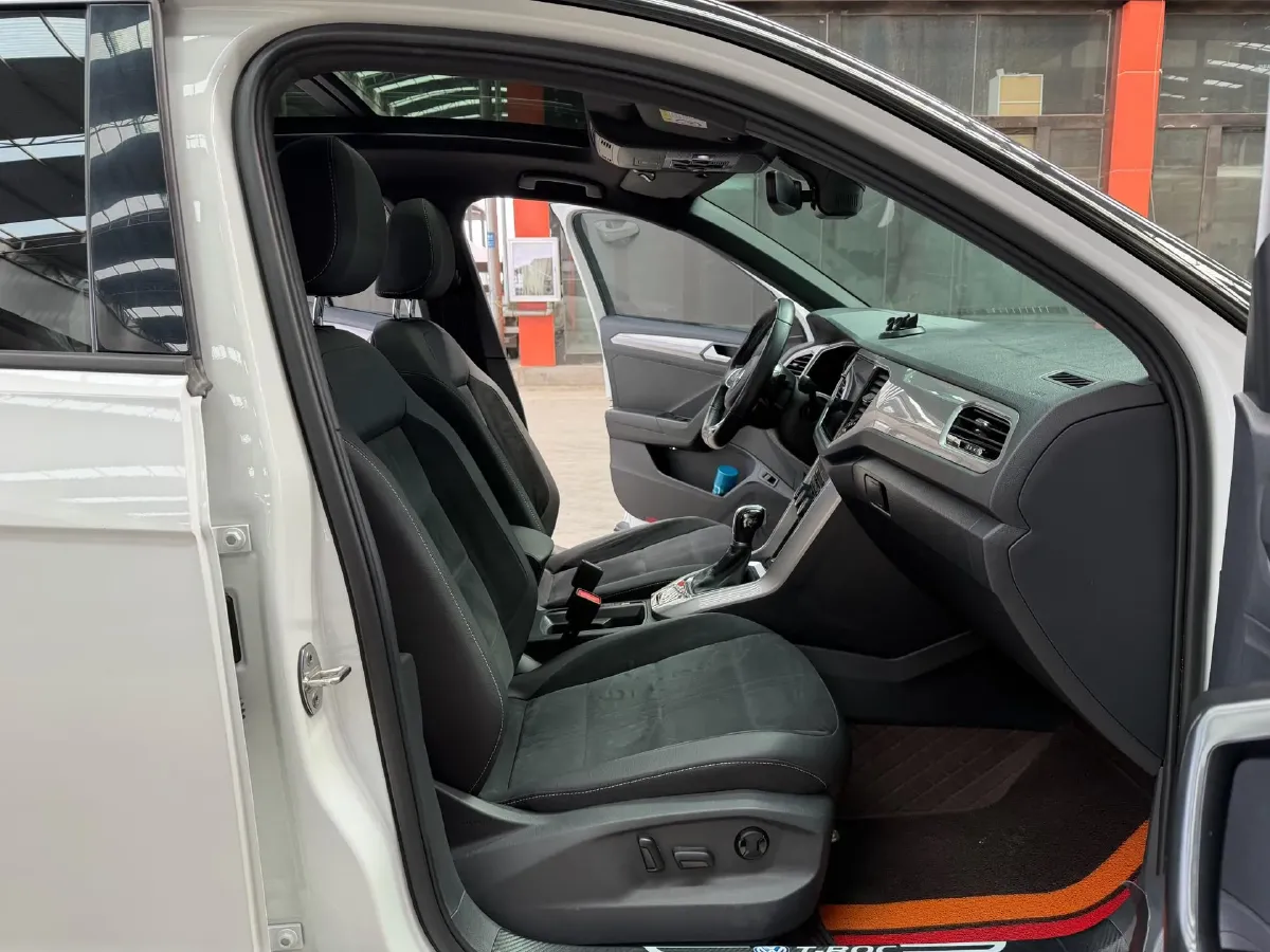 2022 Volkswagen T-Roc 1.4T 150HP L4 7DCT,autocango,china used car exporter,china ev exporter,chinese used car exporter,chinese used ev exporter