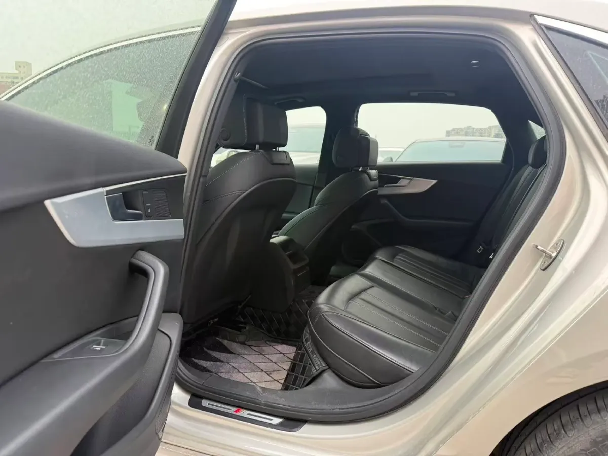 2023 Audi A4L 2.0T 190HP L4 7DCT,autocango,china used car exporter,china ev exporter,chinese used car exporter,chinese used ev exporter