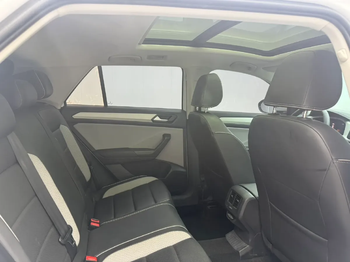 2023 Volkswagen T-Roc 1.4T 150HP L4 7DCT,autocango,china used car exporter,china ev exporter,chinese used car exporter,chinese used ev exporter