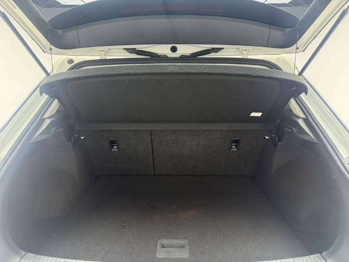 2023 Volkswagen T-Roc 1.4T 150HP L4 7DCT,autocango,china used car exporter,china ev exporter,chinese used car exporter,chinese used ev exporter