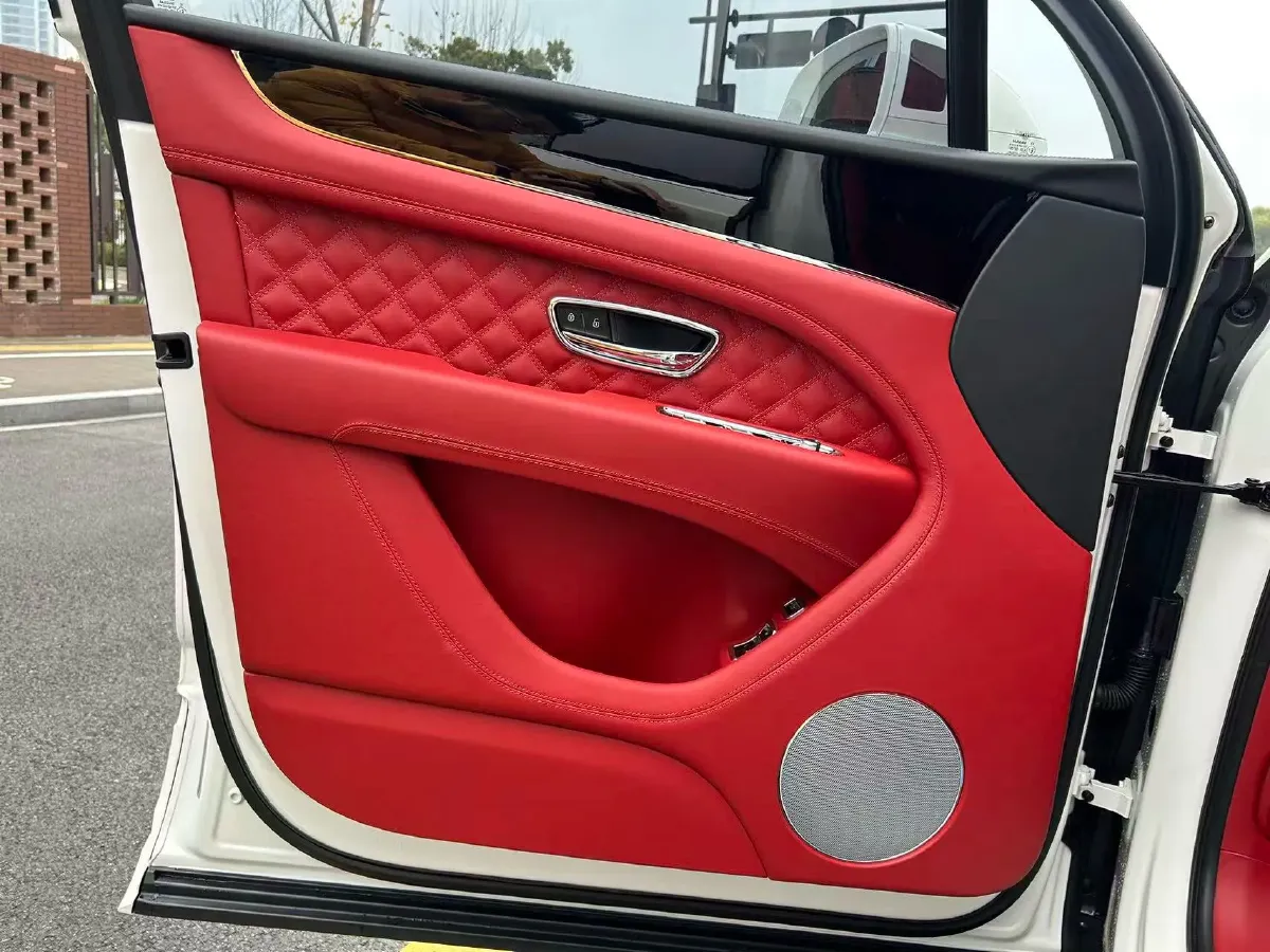 2021 Bentley Bentayga 4.0T 550HP V8 8AT,autocango,china used car exporter,china ev exporter,chinese used car exporter,chinese used ev exporter