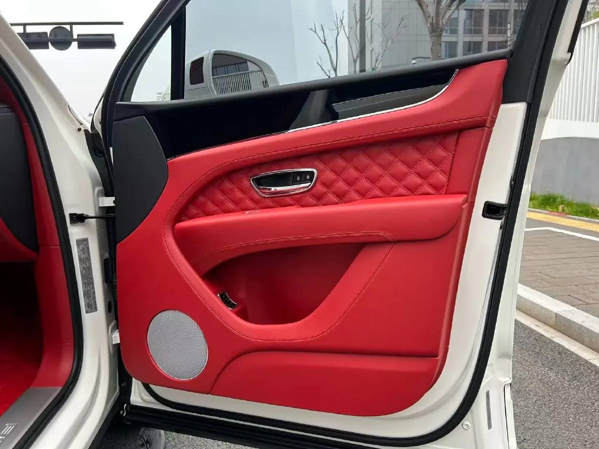 2021 Bentley Bentayga 4.0T 550HP V8 8AT,autocango,china used car exporter,china ev exporter,chinese used car exporter,chinese used ev exporter