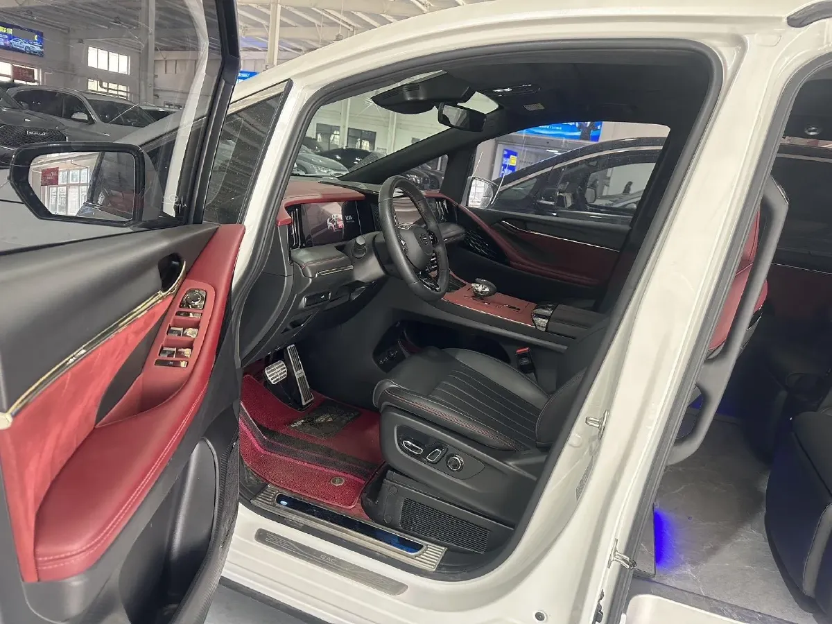 2024 GAC Trumpchi M8 2.0T 252HP L4 8AT,autocango,china used car exporter,china ev exporter,chinese used car exporter,chinese used ev exporter