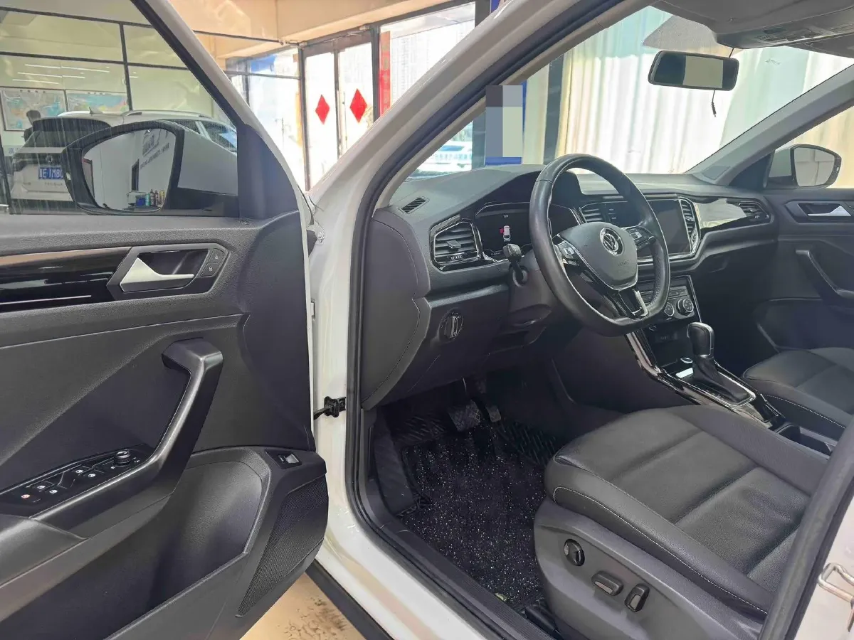 2022 Volkswagen T-Roc 1.4T 150HP L4 7DCT,autocango,china used car exporter,china ev exporter,chinese used car exporter,chinese used ev exporter