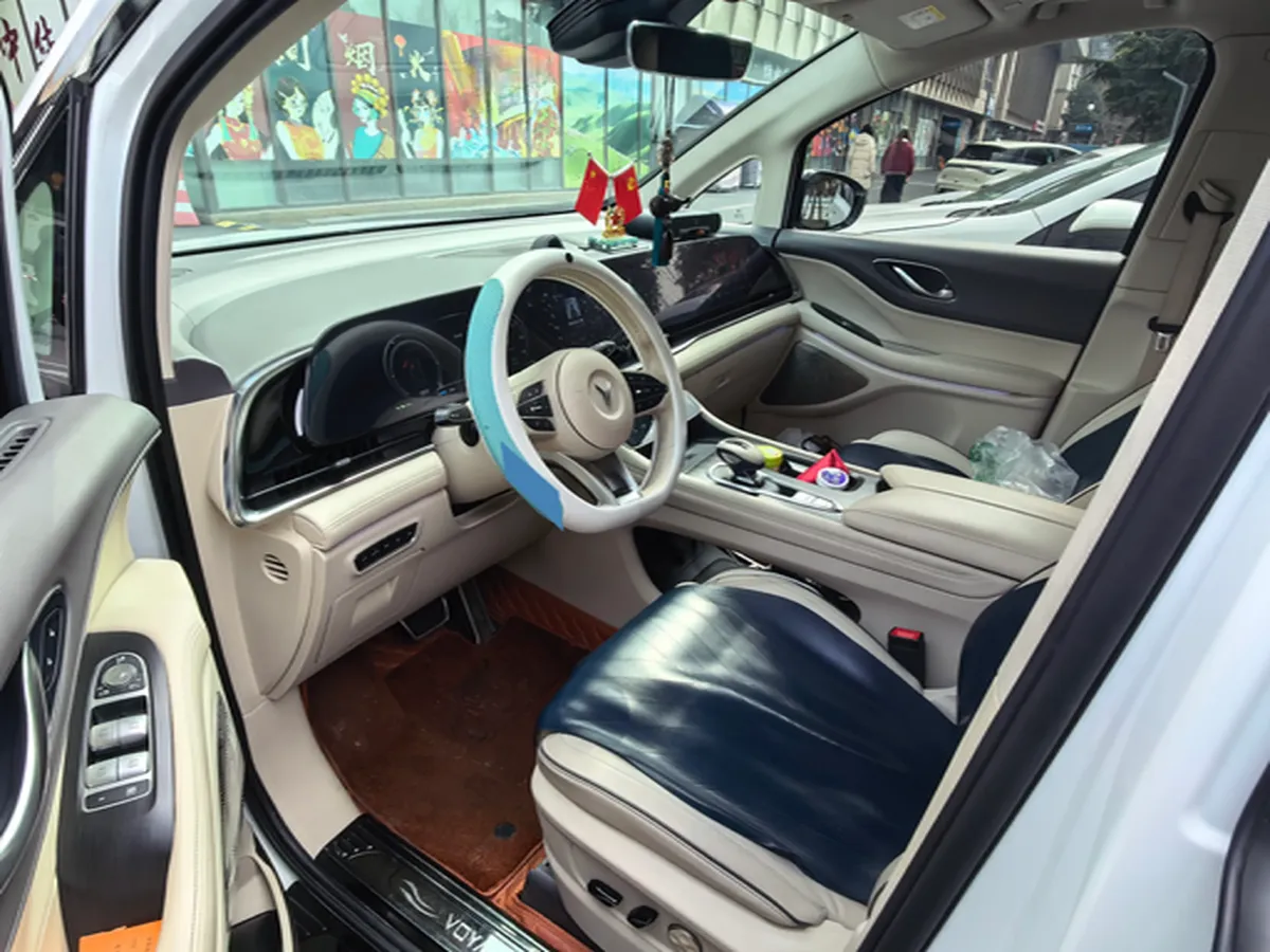 2022 Voyah Dream 1.5T 136HP L4 PHEV 25.57KWH,autocango,china used car exporter,china ev exporter,chinese used car exporter,chinese used ev exporter