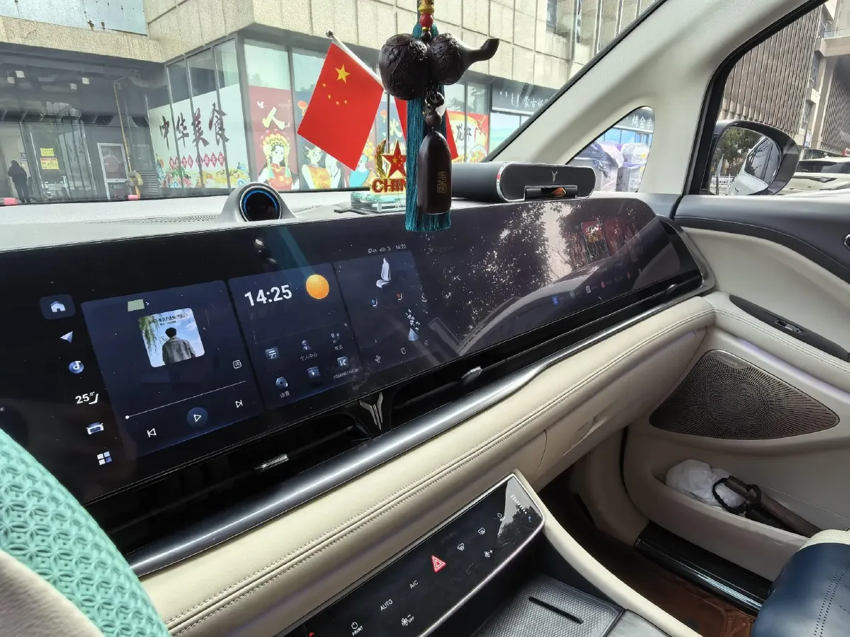 2022 Voyah Dream 1.5T 136HP L4 PHEV 25.57KWH,autocango,china used car exporter,china ev exporter,chinese used car exporter,chinese used ev exporter