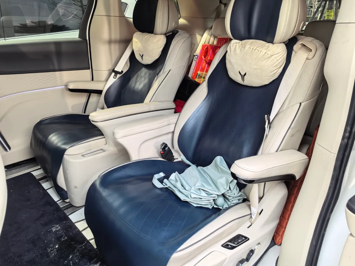 2022 Voyah Dream 1.5T 136HP L4 PHEV 25.57KWH,autocango,china used car exporter,china ev exporter,chinese used car exporter,chinese used ev exporter