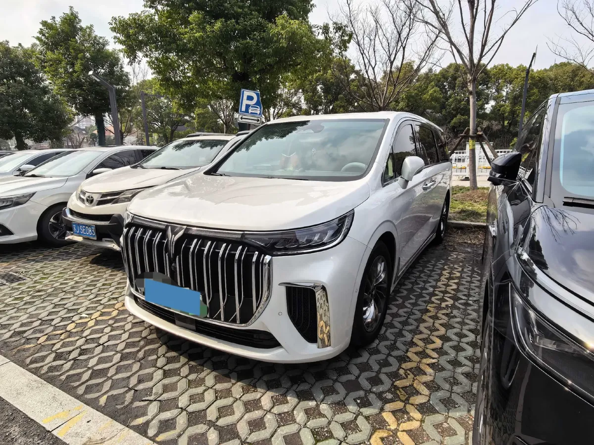 2022 Voyah Dream 1.5T 136HP L4 PHEV 25.57KWH,autocango,china used car exporter,china ev exporter,chinese used car exporter,chinese used ev exporter