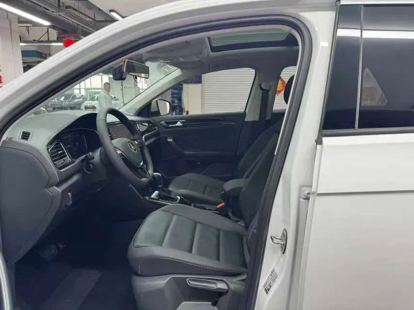 2021 Volkswagen T-Roc 1.4T 150HP L4 7DCT,autocango,china used car exporter,china ev exporter,chinese used car exporter,chinese used ev exporter