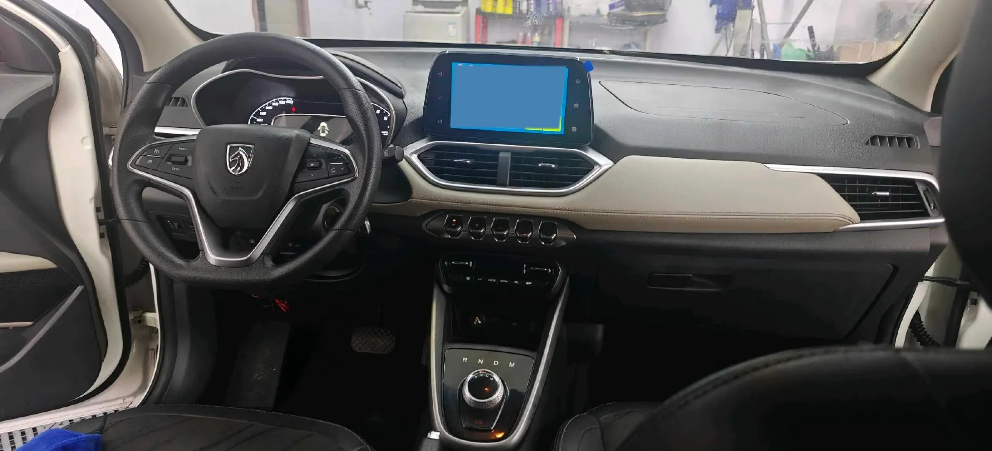 2017 BaoJun 310W 1.5L 105HP L4 6MT,autocango,china used car exporter,china ev exporter,chinese used car exporter,chinese used ev exporter