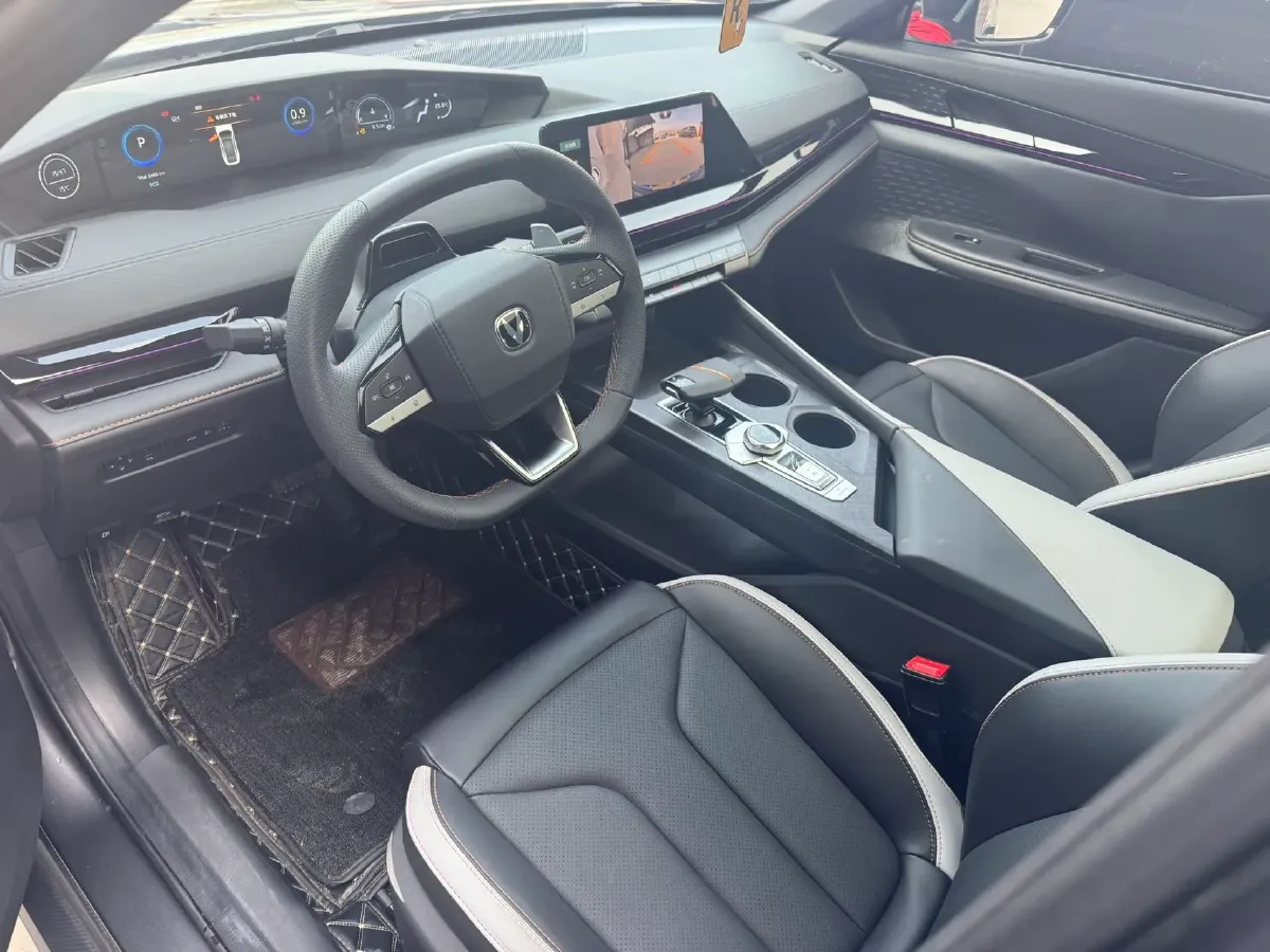 2023 ChangAn UNI-V 1.5T 188HP L4 7DCT,autocango,china used car exporter,china ev exporter,chinese used car exporter,chinese used ev exporter