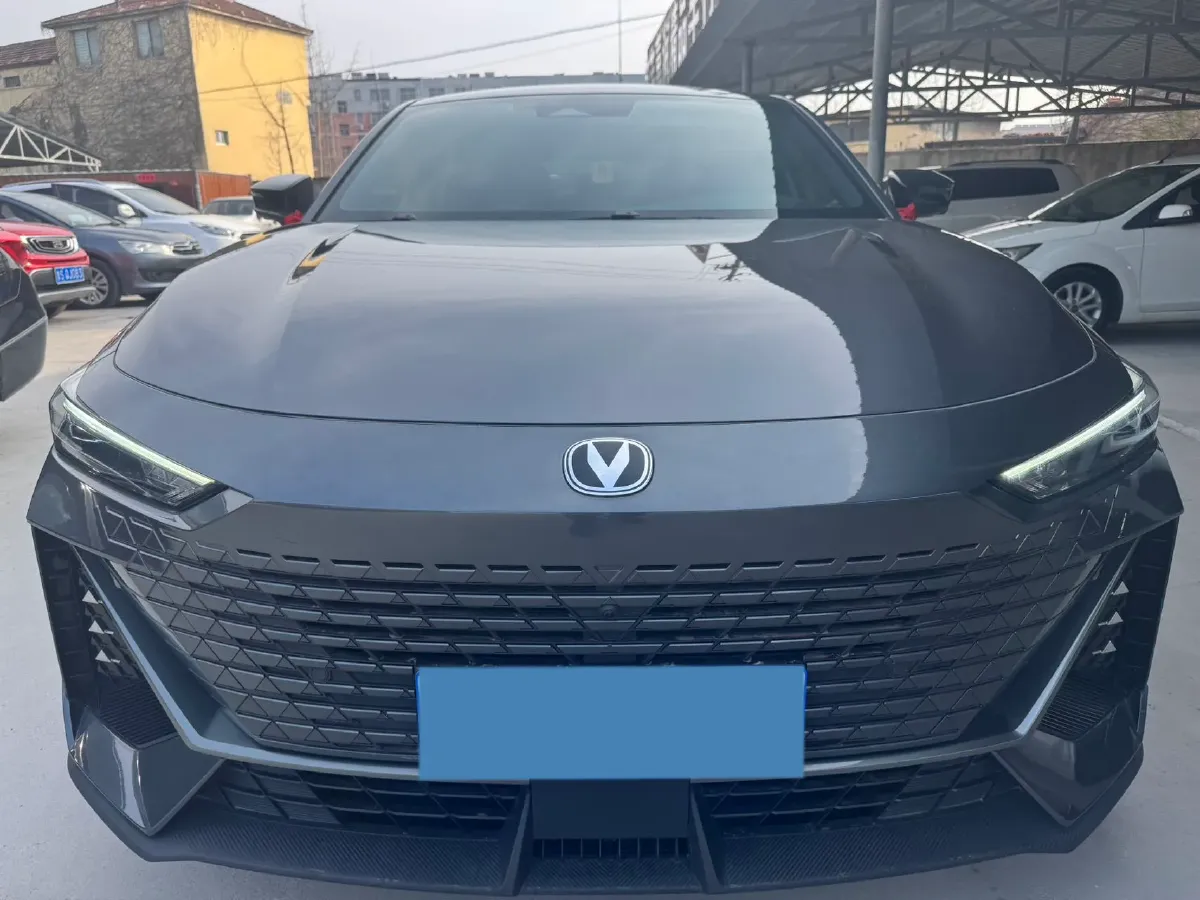 2023 ChangAn UNI-V 1.5T 188HP L4 7DCT,autocango,china used car exporter,china ev exporter,chinese used car exporter,chinese used ev exporter