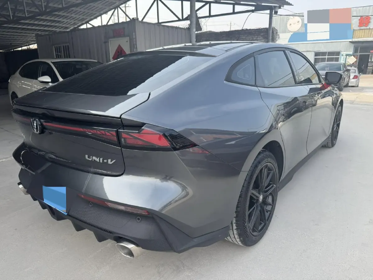 2023 ChangAn UNI-V 1.5T 188HP L4 7DCT,autocango,china used car exporter,china ev exporter,chinese used car exporter,chinese used ev exporter