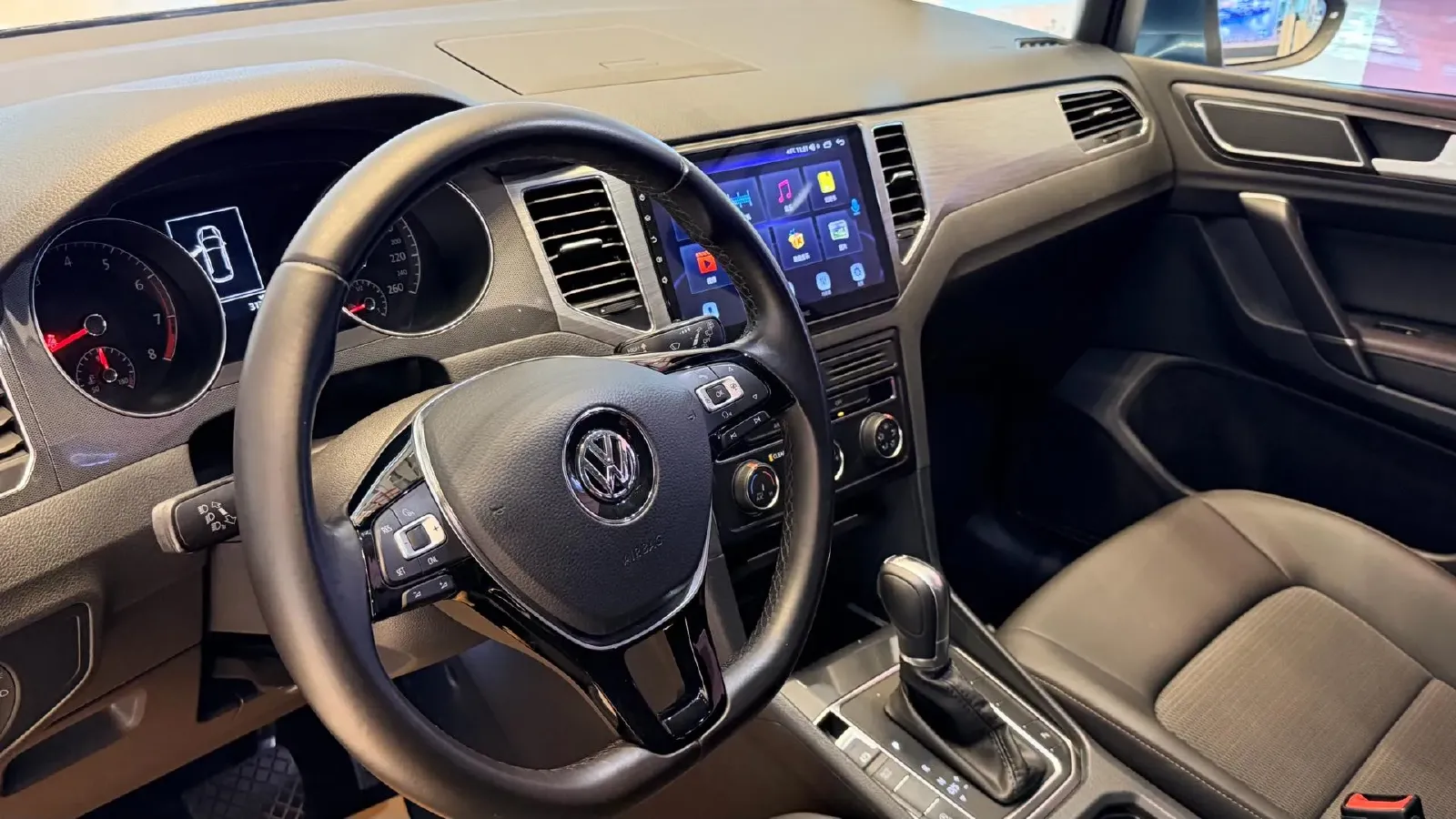 2018 Volkswagen Golf Sportsvan 1.4T 131HP L4 7DCT,autocango,china used car exporter,china ev exporter,chinese used car exporter,chinese used ev exporter