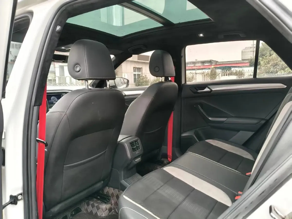2019 Volkswagen T-Roc 1.4T 131HP L4 7DCT,autocango,china used car exporter,china ev exporter,chinese used car exporter,chinese used ev exporter