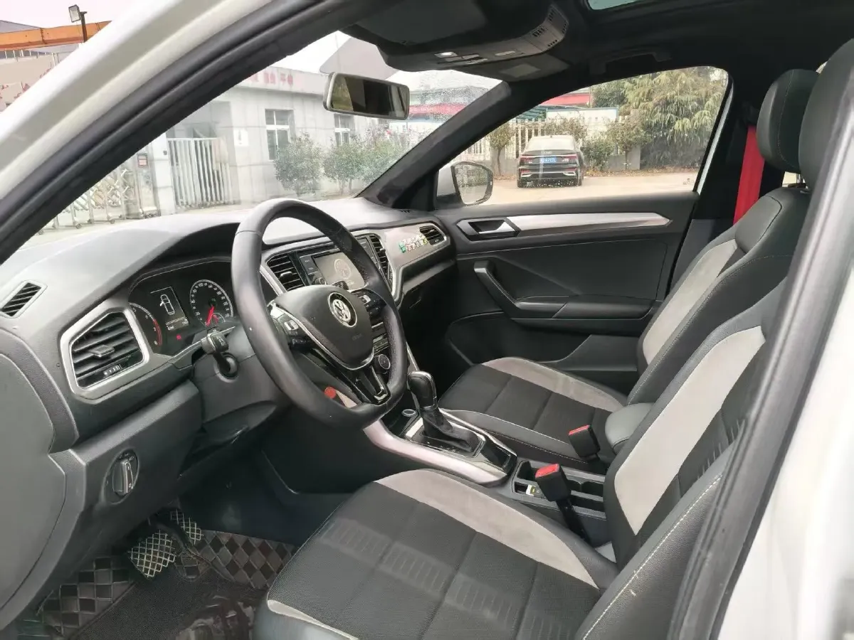 2019 Volkswagen T-Roc 1.4T 131HP L4 7DCT,autocango,china used car exporter,china ev exporter,chinese used car exporter,chinese used ev exporter
