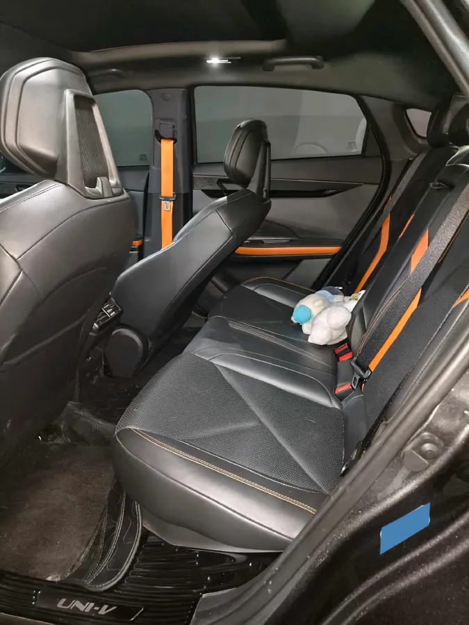 2022 ChangAn UNI-V 1.5T 188HP L4 7DCT,autocango,china used car exporter,china ev exporter,chinese used car exporter,chinese used ev exporter