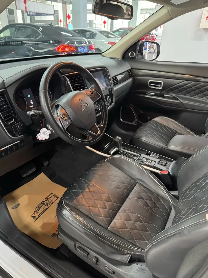 2020 Mitsubishi Outlander 2.4L 192HP L4 CVT,autocango,china used car exporter,china ev exporter,chinese used car exporter,chinese used ev exporter