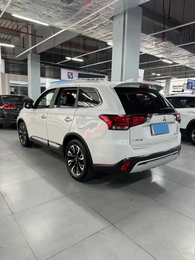2020 Mitsubishi Outlander 2.4L 192HP L4 CVT,autocango,china used car exporter,china ev exporter,chinese used car exporter,chinese used ev exporter