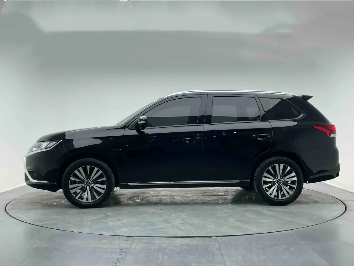 2021 Mitsubishi Outlander 2.0L 166HP L4 CVT,autocango,china used car exporter,china ev exporter,chinese used car exporter,chinese used ev exporter