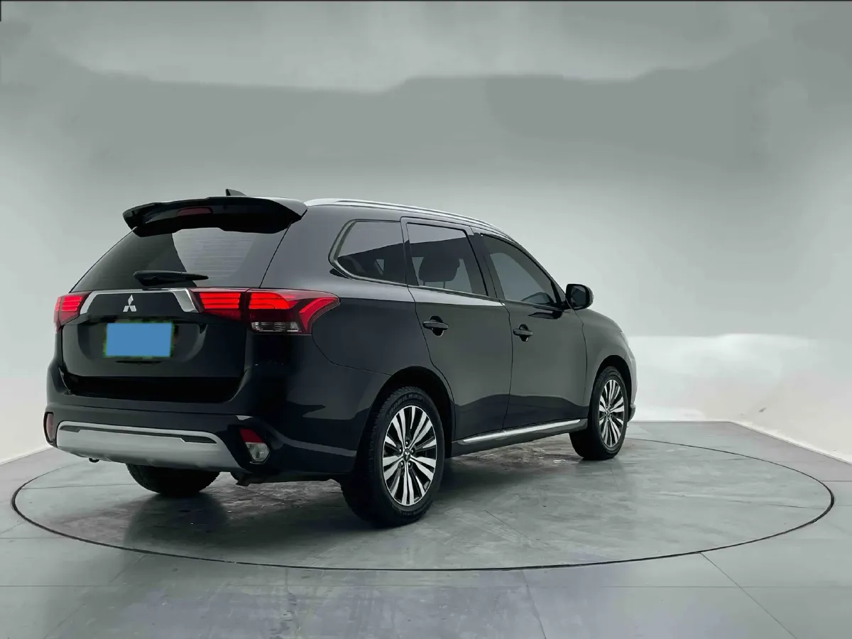 2021 Mitsubishi Outlander 2.0L 166HP L4 CVT,autocango,china used car exporter,china ev exporter,chinese used car exporter,chinese used ev exporter