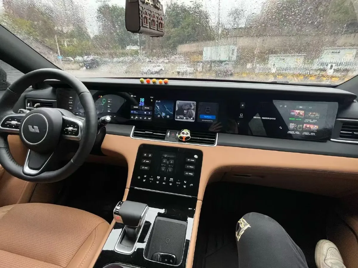 2021 Li ONE Range Extended 131HP REEV 40.5KWH,autocango,china used car exporter,china ev exporter,chinese used car exporter,chinese used ev exporter