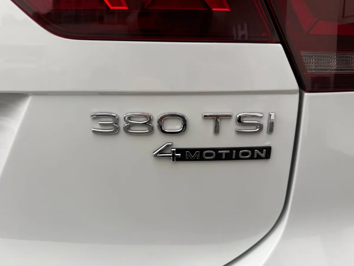 2023 Volkswagen Tiguan L 2.0T 220HP L4 7DCT,autocango,china used car exporter,china ev exporter,chinese used car exporter,chinese used ev exporter