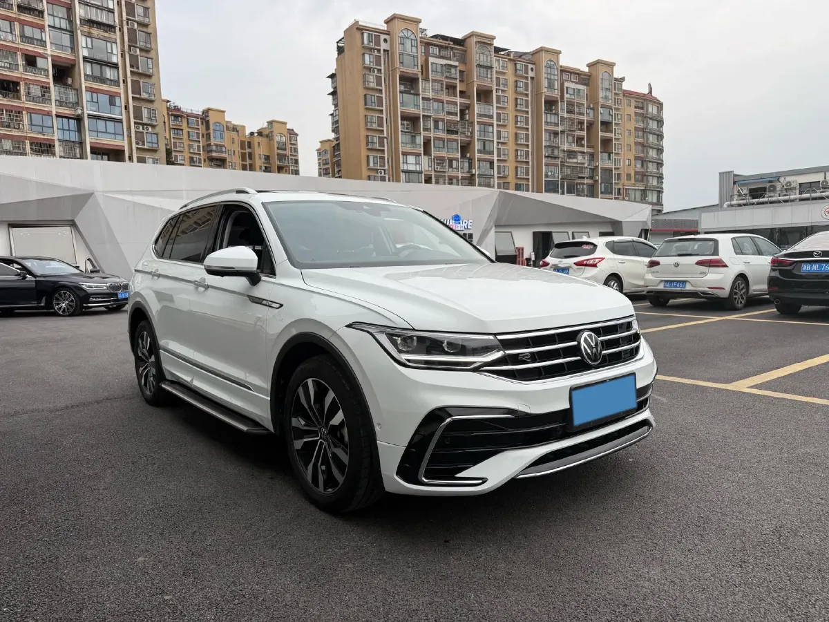 2023 Volkswagen Tiguan L 2.0T 220HP L4 7DCT,autocango,china used car exporter,china ev exporter,chinese used car exporter,chinese used ev exporter