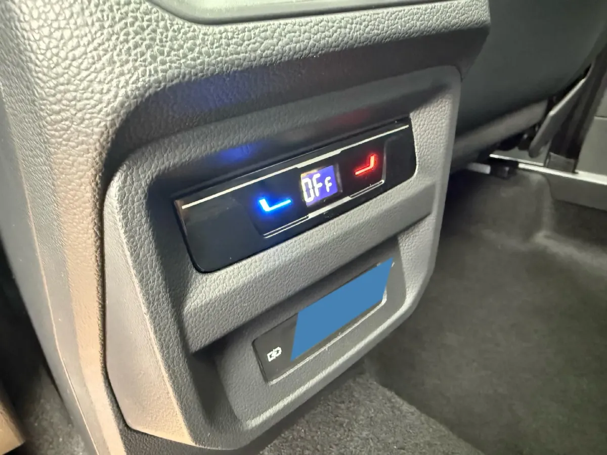 2023 Volkswagen Tiguan L 2.0T 220HP L4 7DCT,autocango,china used car exporter,china ev exporter,chinese used car exporter,chinese used ev exporter