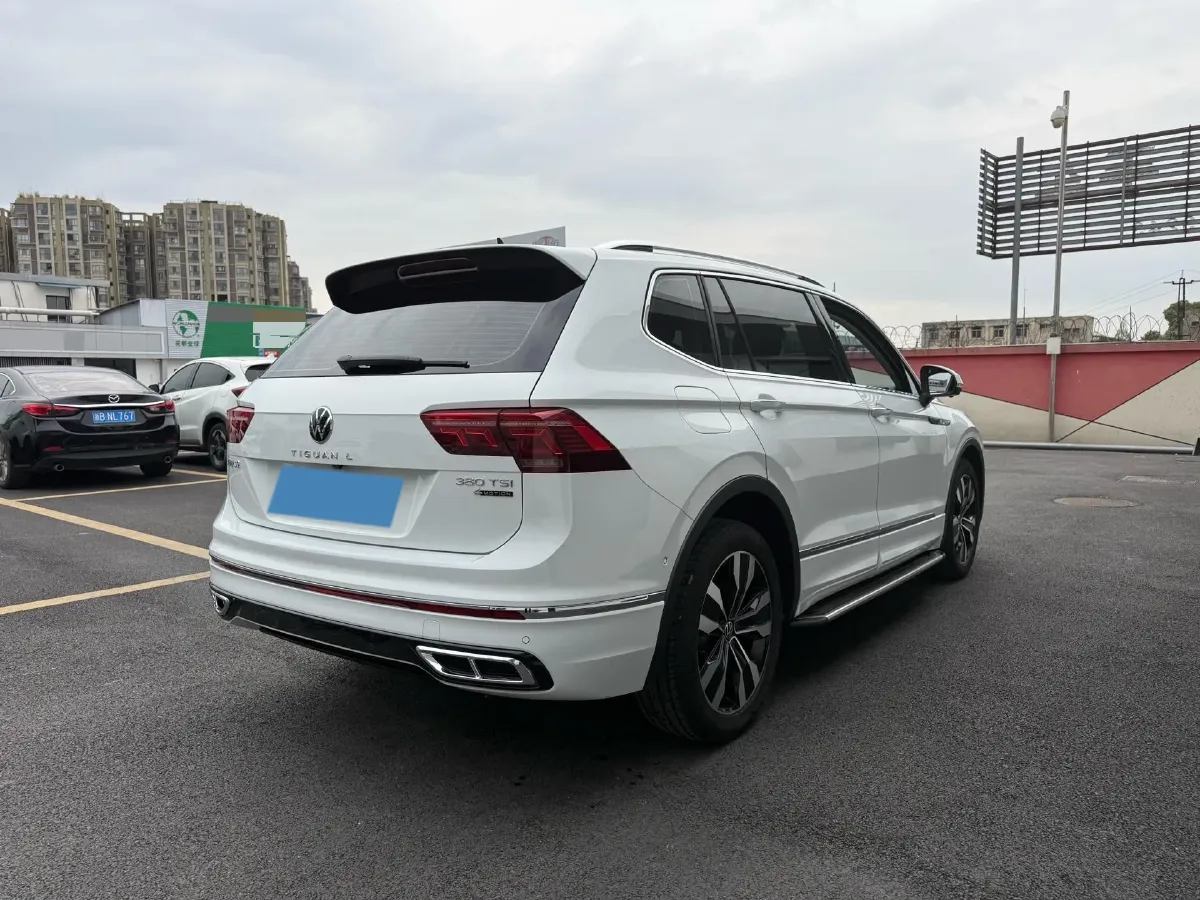 2023 Volkswagen Tiguan L 2.0T 220HP L4 7DCT,autocango,china used car exporter,china ev exporter,chinese used car exporter,chinese used ev exporter