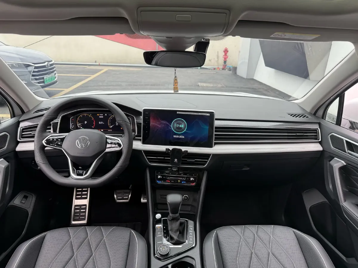 2023 Volkswagen Tiguan L 2.0T 220HP L4 7DCT,autocango,china used car exporter,china ev exporter,chinese used car exporter,chinese used ev exporter