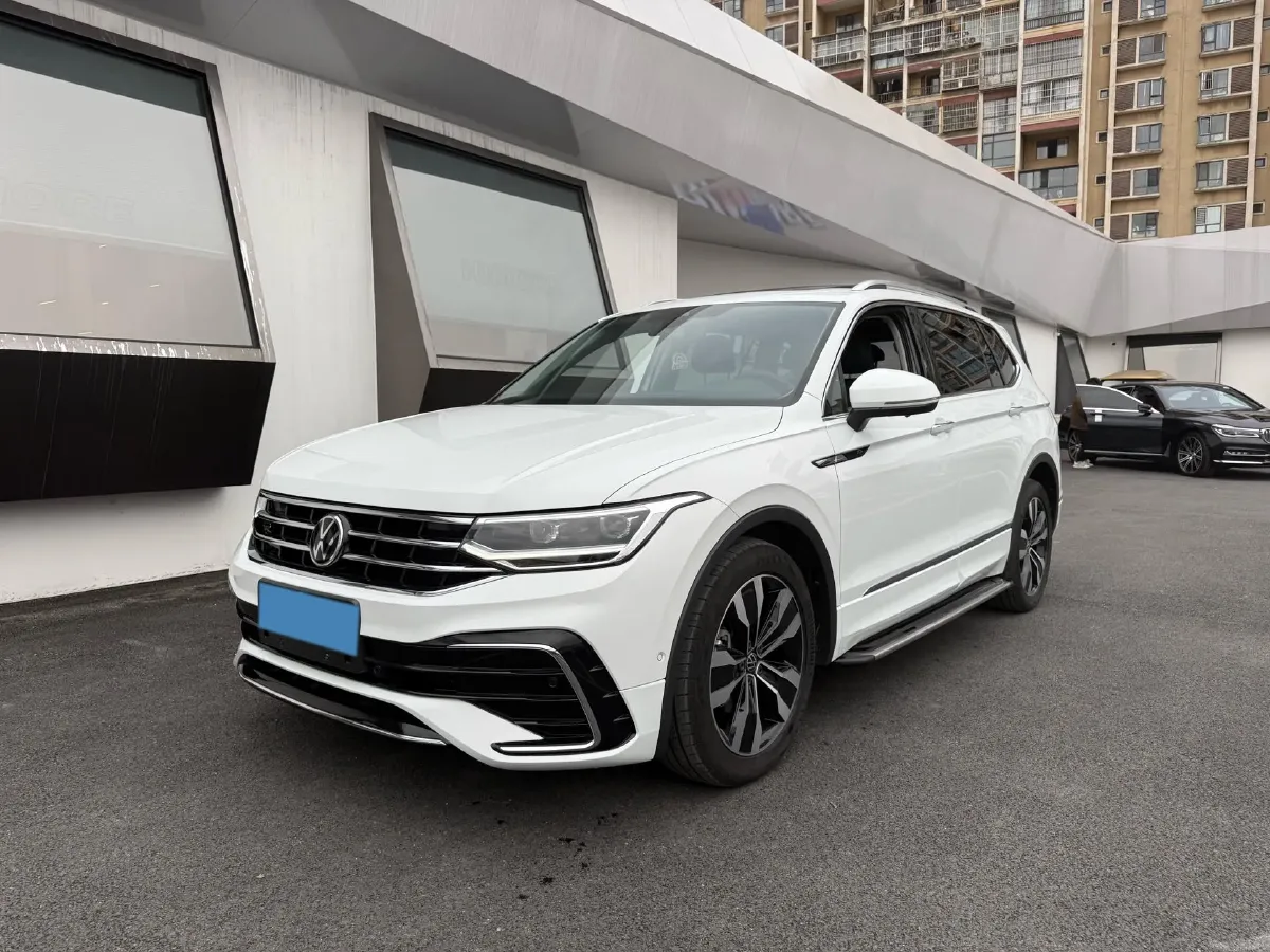 2023 Volkswagen Tiguan L 2.0T 220HP L4 7DCT,autocango,china used car exporter,china ev exporter,chinese used car exporter,chinese used ev exporter