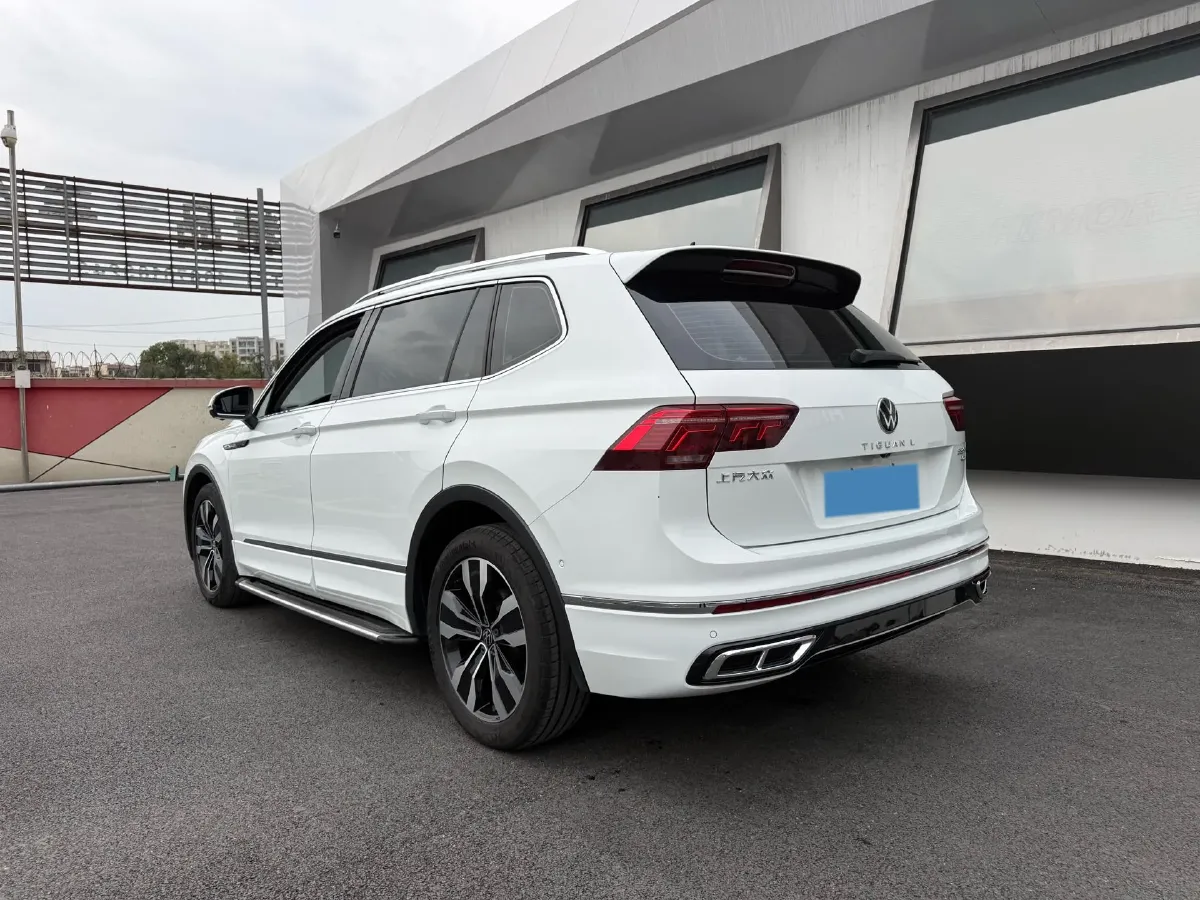 2023 Volkswagen Tiguan L 2.0T 220HP L4 7DCT,autocango,china used car exporter,china ev exporter,chinese used car exporter,chinese used ev exporter