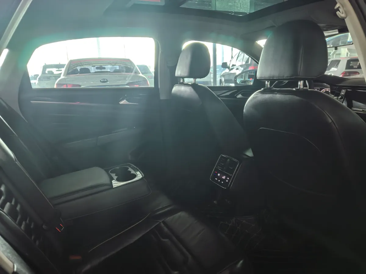 2019 Volvo V40 1.5T 152HP L4 6AT,autocango,china used car exporter,china ev exporter,chinese used car exporter,chinese used ev exporter