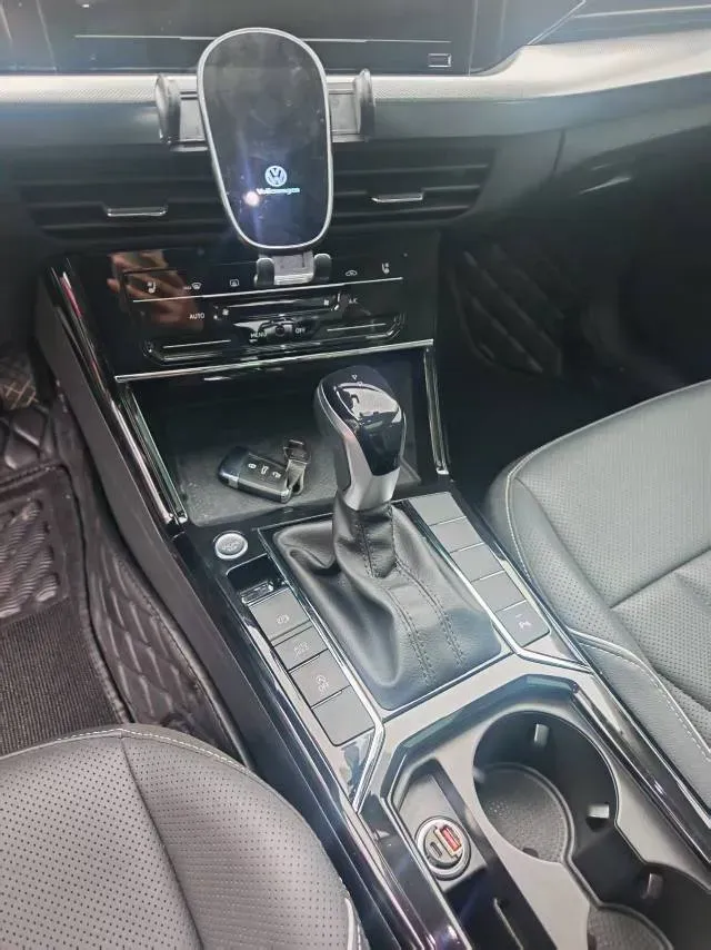2024 Volkswagen Passat 2.0T 186HP L4 7DCT,autocango,china used car exporter,china ev exporter,chinese used car exporter,chinese used ev exporter