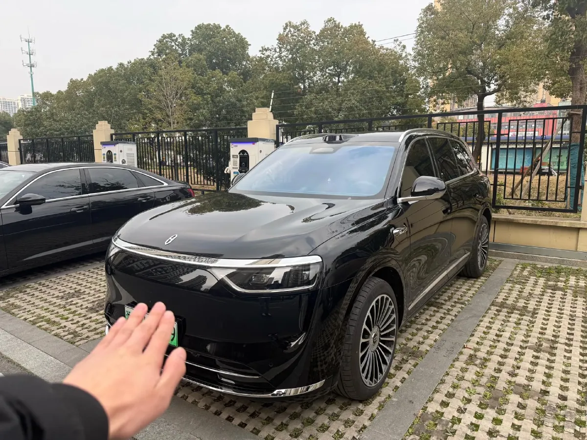 2025 AITO AITO M8 REEV 160HP REEV 53.4KWH,autocango,china used car exporter,china ev exporter,chinese used car exporter,chinese used ev exporter