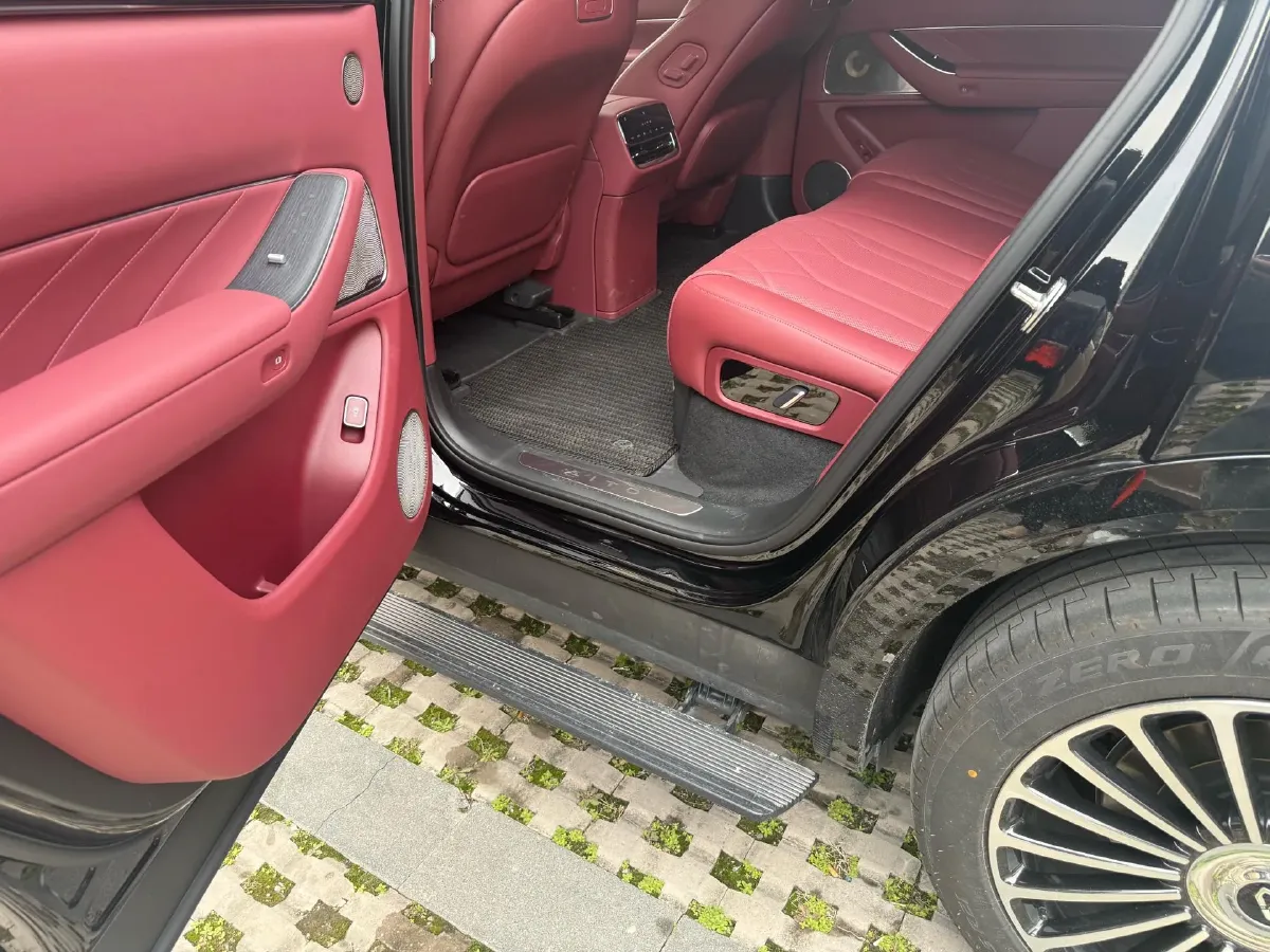 2025 AITO AITO M8 REEV 160HP REEV 53.4KWH,autocango,china used car exporter,china ev exporter,chinese used car exporter,chinese used ev exporter