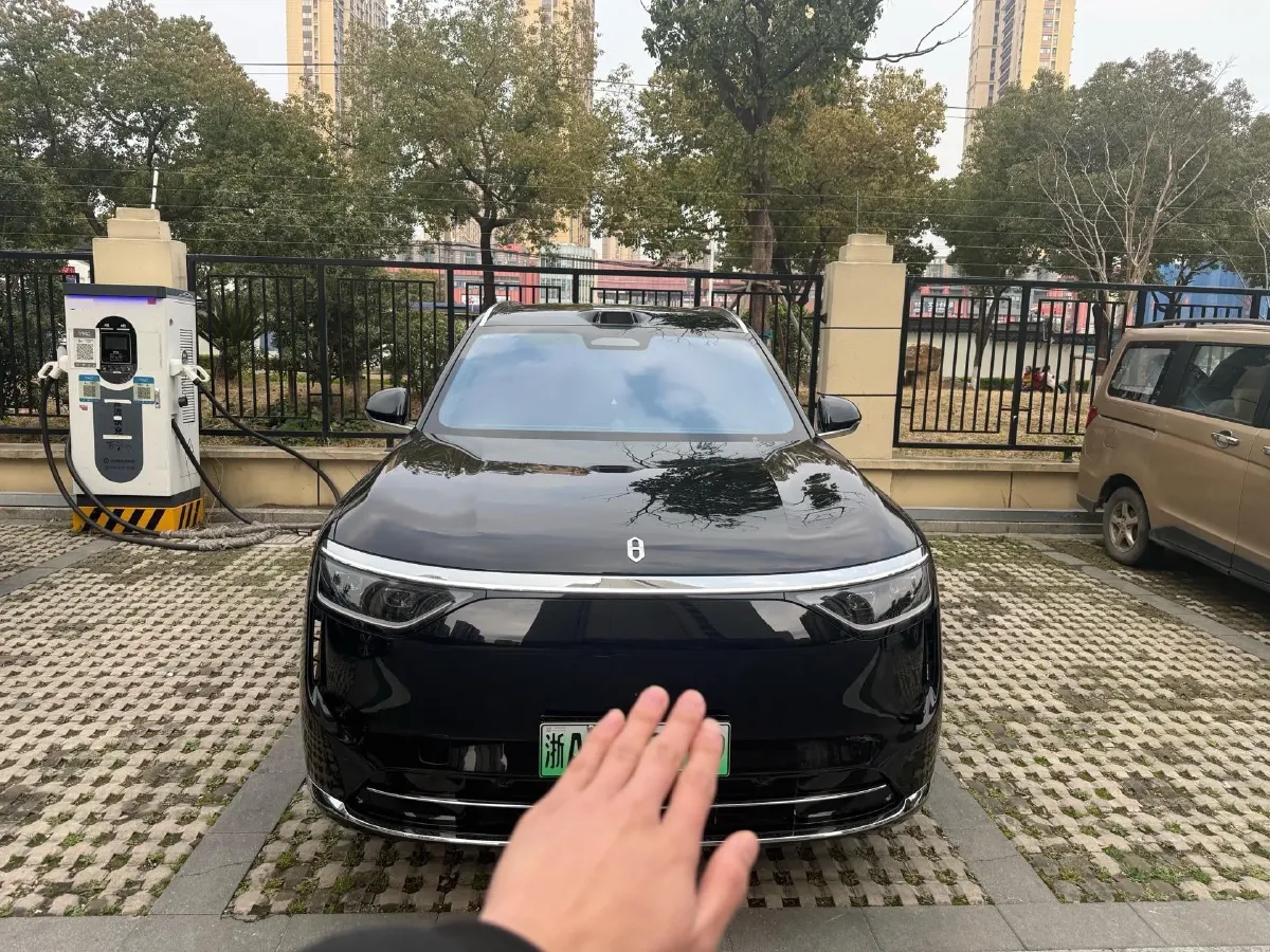 2025 AITO AITO M8 REEV 160HP REEV 53.4KWH,autocango,china used car exporter,china ev exporter,chinese used car exporter,chinese used ev exporter