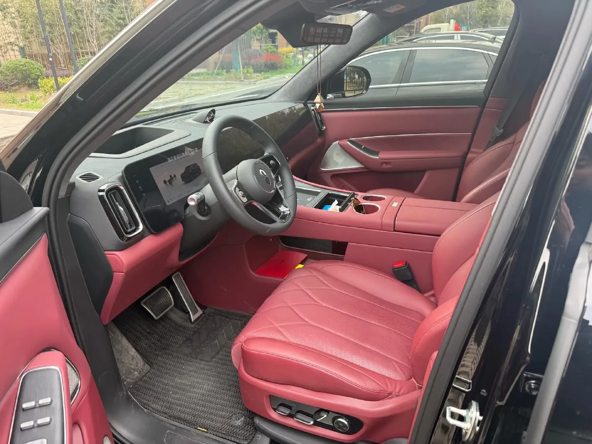 2025 AITO AITO M8 REEV 160HP REEV 53.4KWH,autocango,china used car exporter,china ev exporter,chinese used car exporter,chinese used ev exporter