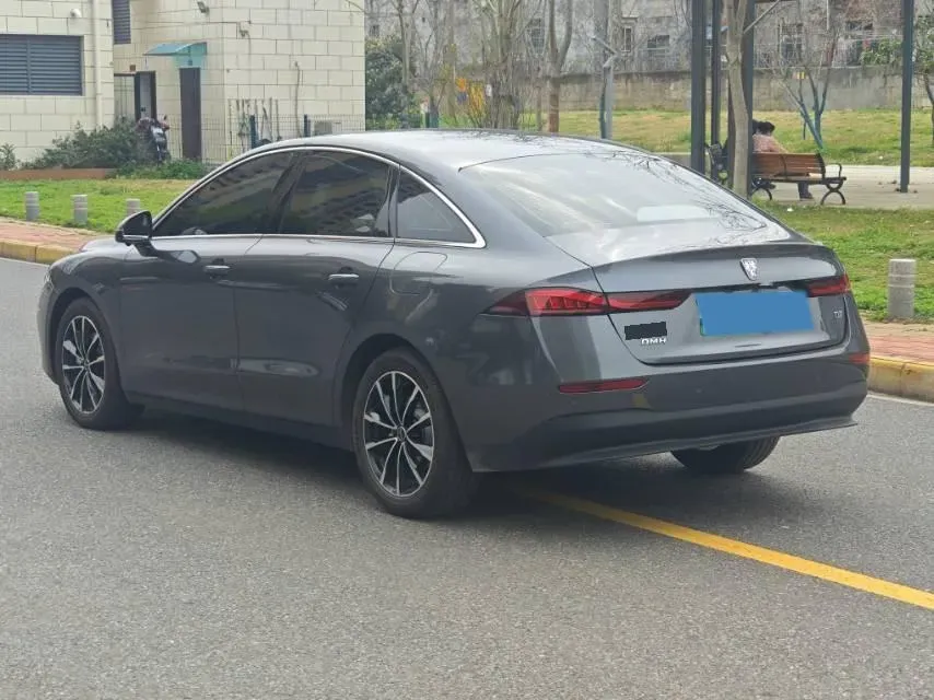 2025 Roewe D7 1.5L 112HP L4 1DHT PHEV 19.7KWH,autocango,china used car exporter,china ev exporter,chinese used car exporter,chinese used ev exporter