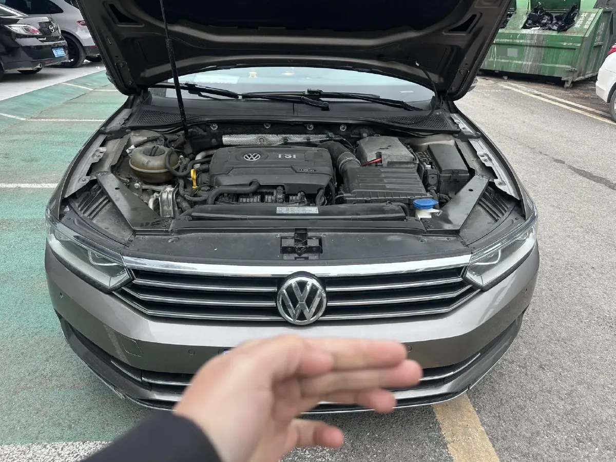 2017 Volkswagen Magotan 1.8T 180HP L4 7DCT,autocango,china used car exporter,china ev exporter,chinese used car exporter,chinese used ev exporter