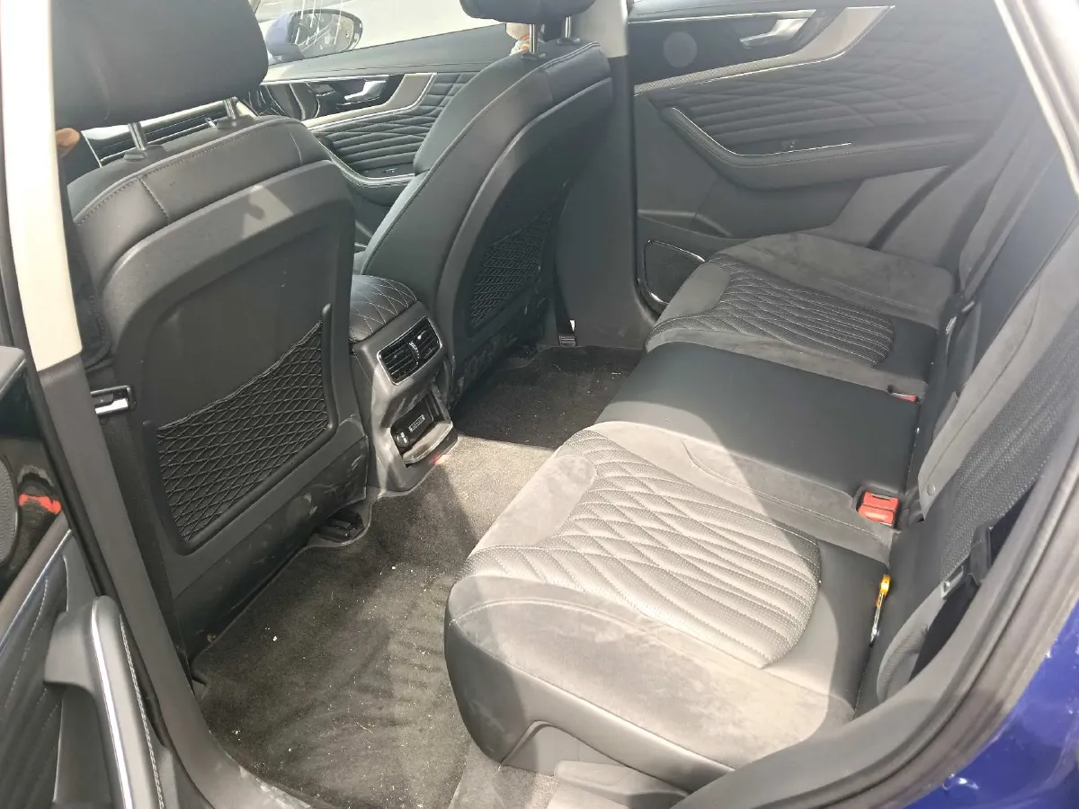 2022 HongQi HS5 2.0T 224HP L4 6AT,autocango,china used car exporter,china ev exporter,chinese used car exporter,chinese used ev exporter