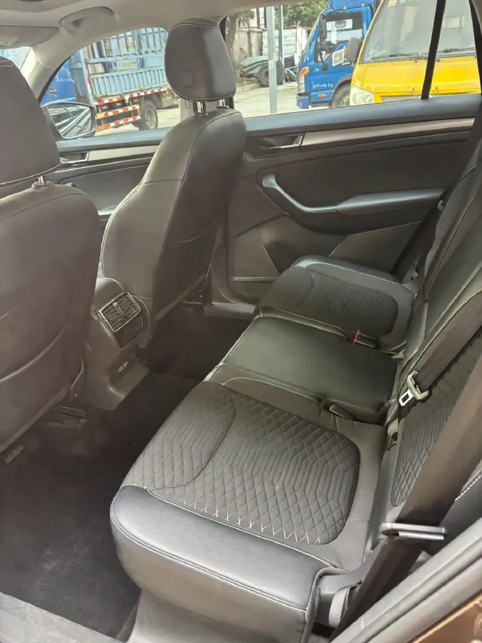 2018 Skoda Kodiak 2.0T 186HP L4 7DCT,autocango,china used car exporter,china ev exporter,chinese used car exporter,chinese used ev exporter